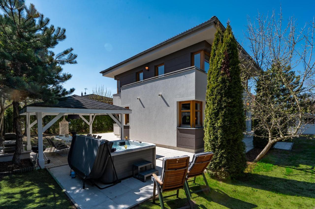 Serenity Prague Villa With Garden Jacuzzi Εξωτερικό φωτογραφία